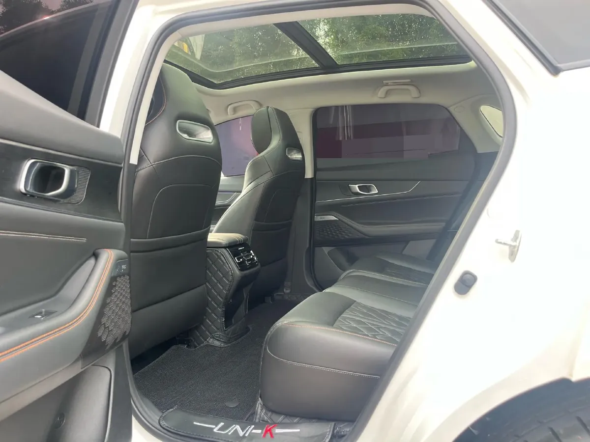 2021 ChangAn UNI-K 2.0T 233HP L4 8AT,autocango,china used car exporter,china ev exporter,chinese used car exporter,chinese used ev exporter