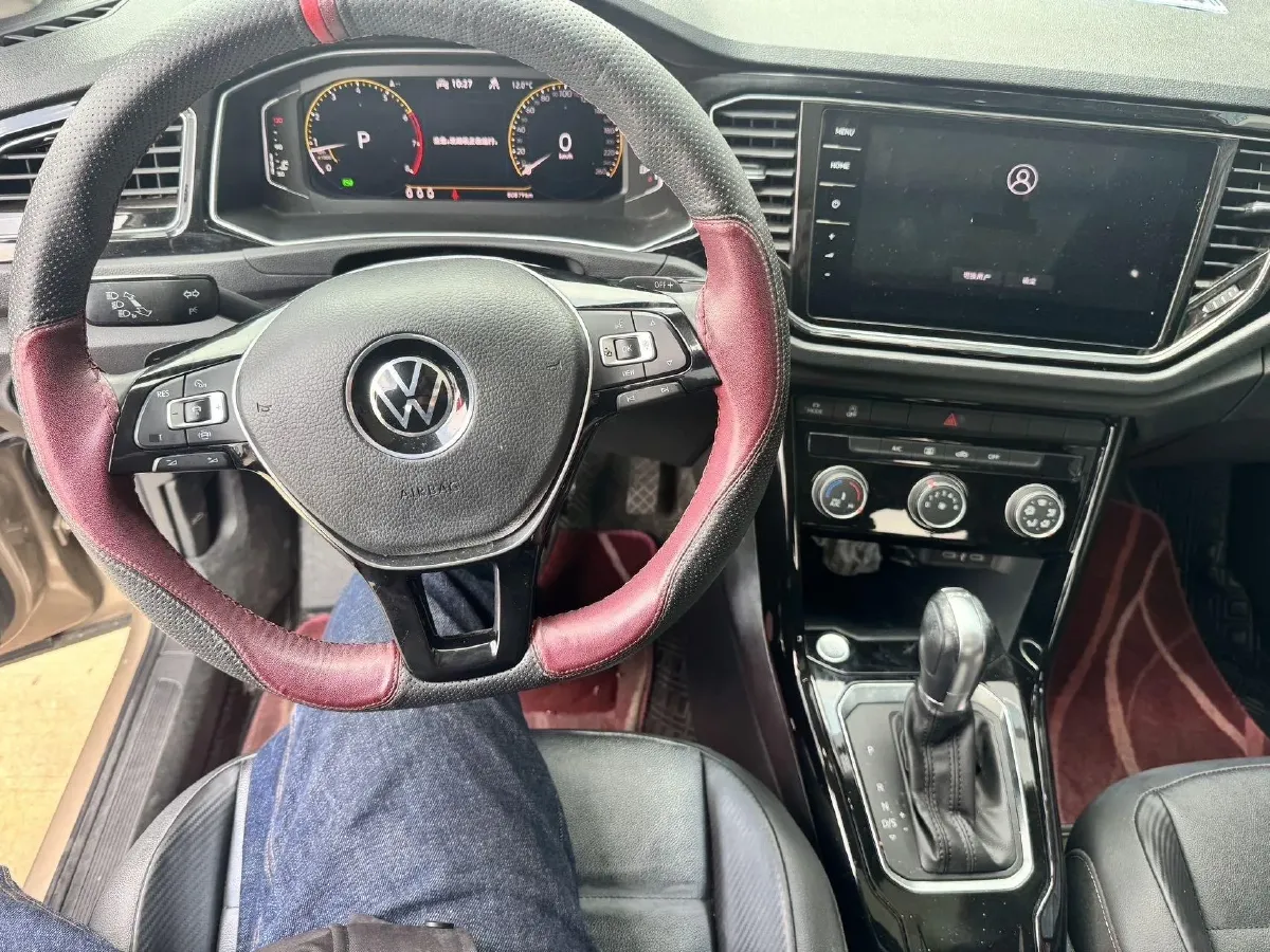 2021 Volkswagen T-Roc 1.4T 150HP L4 7DCT,autocango,china used car exporter,china ev exporter,chinese used car exporter,chinese used ev exporter