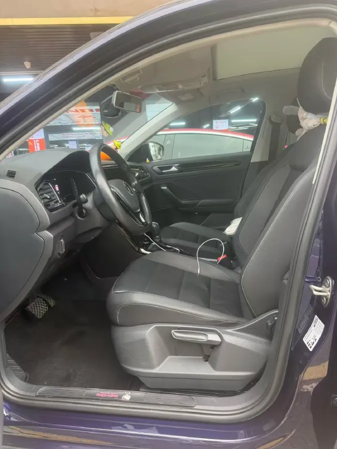 2020 Volkswagen T-Roc 1.4T 150HP L4 7DCT,autocango,china used car exporter,china ev exporter,chinese used car exporter,chinese used ev exporter