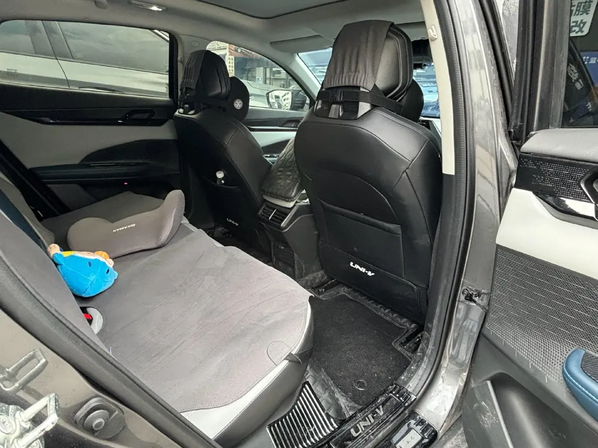 2023 ChangAn UNI-V iDD 1.5T 170HP L4 6TCT PHEV 18.4KWH,autocango,china used car exporter,china ev exporter,chinese used car exporter,chinese used ev exporter