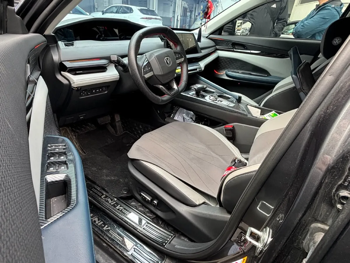 2023 ChangAn UNI-V iDD 1.5T 170HP L4 6TCT PHEV 18.4KWH,autocango,china used car exporter,china ev exporter,chinese used car exporter,chinese used ev exporter