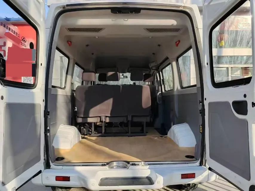 2018 MAXUS XinTu V80 2.5T 136HP L4 6MT,autocango,china used car exporter,china ev exporter,chinese used car exporter,chinese used ev exporter