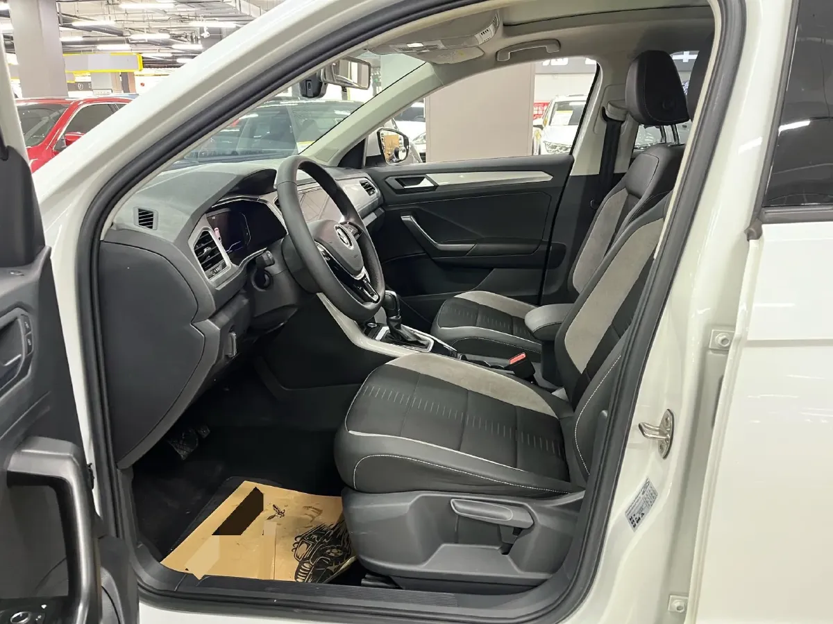 2022 Volkswagen T-Roc 1.4T 150HP L4 7DCT,autocango,china used car exporter,china ev exporter,chinese used car exporter,chinese used ev exporter