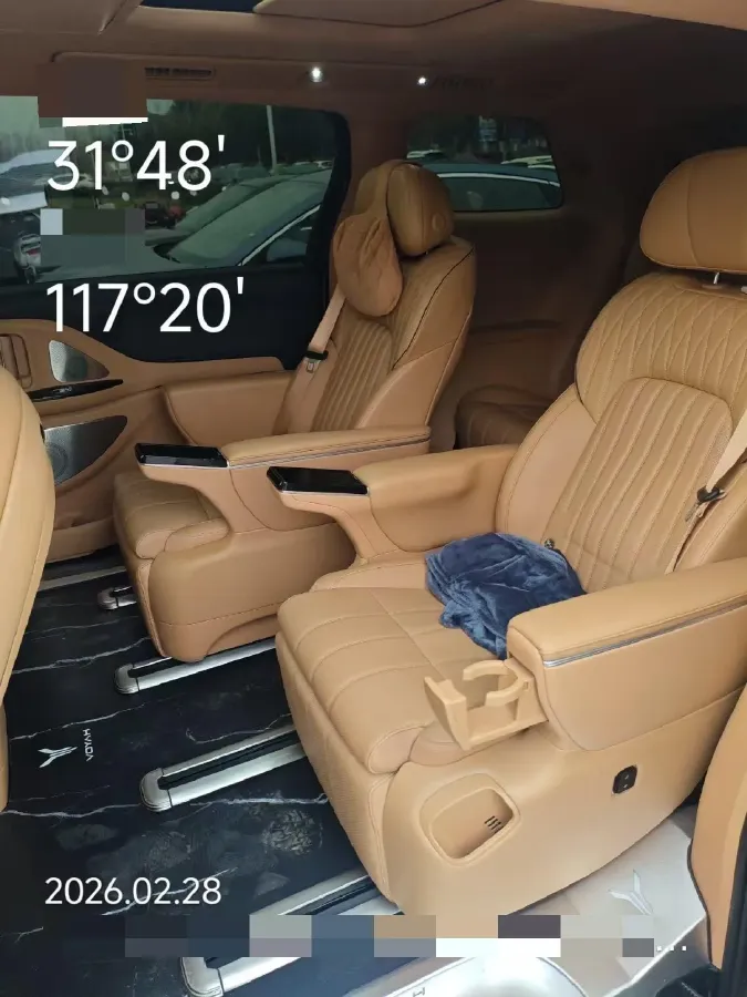 2025 Voyah Dream 1.5T 150HP L4 PHEV 41.7KWH,autocango,china used car exporter,china ev exporter,chinese used car exporter,chinese used ev exporter