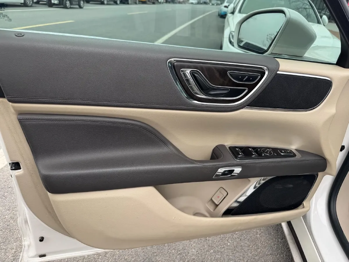 2017 Lincoln Continental 2.0T 261HP L4 6AT,autocango,china used car exporter,china ev exporter,chinese used car exporter,chinese used ev exporter