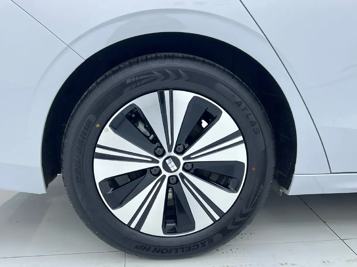 2025 Geely Galaxy A7 1.5L 112HP L4 1DHT PHEV,autocango,china used car exporter,china ev exporter,chinese used car exporter,chinese used ev exporter