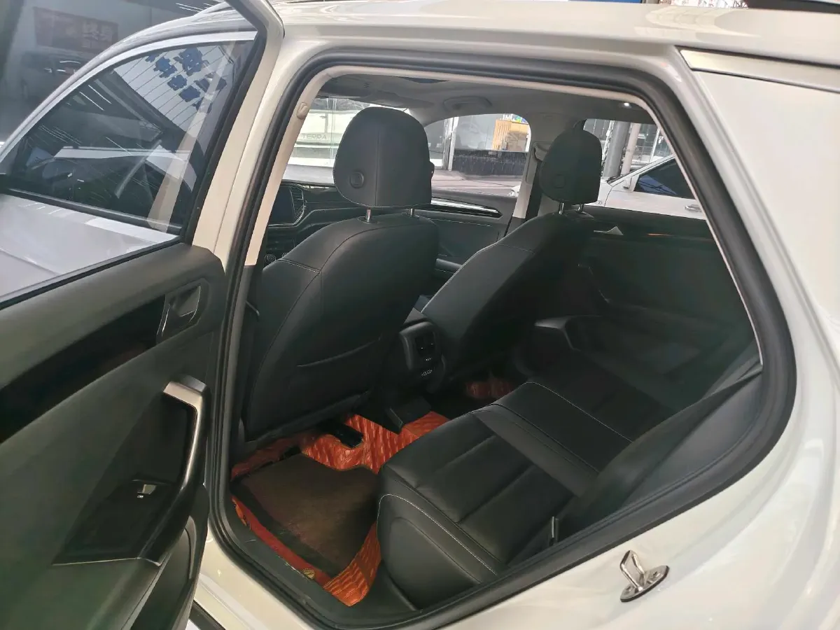 2022 Volkswagen T-Roc 1.4T 150HP L4 7DCT,autocango,china used car exporter,china ev exporter,chinese used car exporter,chinese used ev exporter
