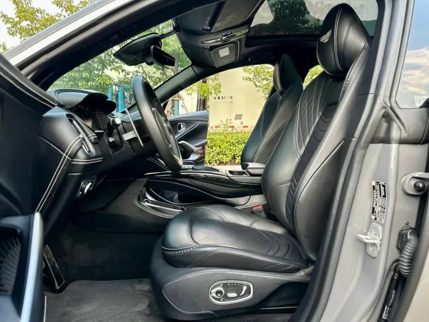 2022 Aston Martin DBX 3.0T 435HP L6 9AT,autocango,china used car exporter,china ev exporter,chinese used car exporter,chinese used ev exporter