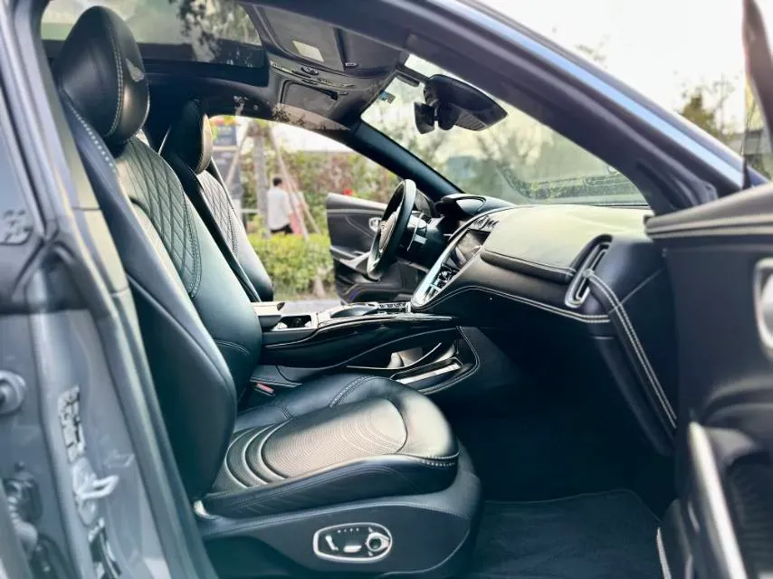 2022 Aston Martin DBX 3.0T 435HP L6 9AT,autocango,china used car exporter,china ev exporter,chinese used car exporter,chinese used ev exporter