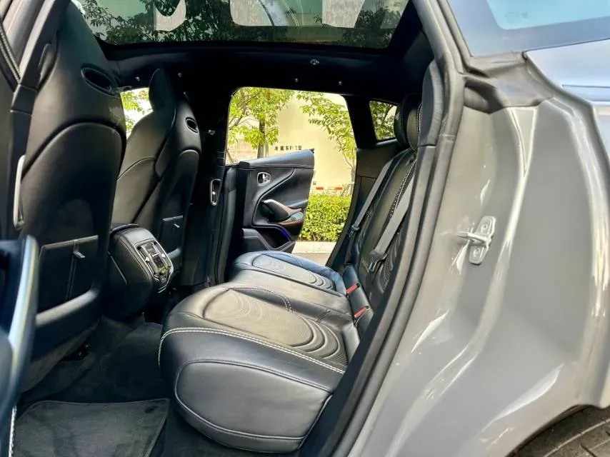 2022 Aston Martin DBX 3.0T 435HP L6 9AT,autocango,china used car exporter,china ev exporter,chinese used car exporter,chinese used ev exporter