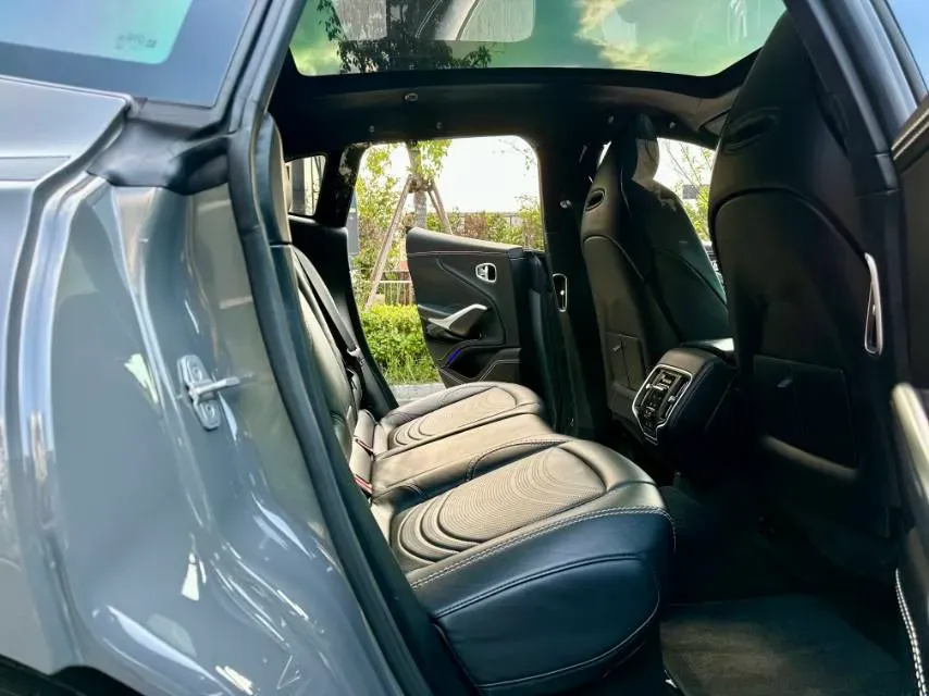 2022 Aston Martin DBX 3.0T 435HP L6 9AT,autocango,china used car exporter,china ev exporter,chinese used car exporter,chinese used ev exporter