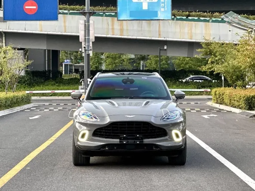 2022 Aston Martin DBX 3.0T 435HP L6 9AT,autocango,china used car exporter,china ev exporter,chinese used car exporter,chinese used ev exporter