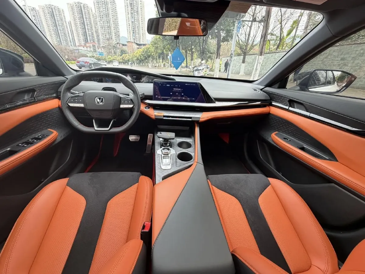 2023 ChangAn UNI-V 1.5T 188HP L4 7DCT,autocango,china used car exporter,china ev exporter,chinese used car exporter,chinese used ev exporter