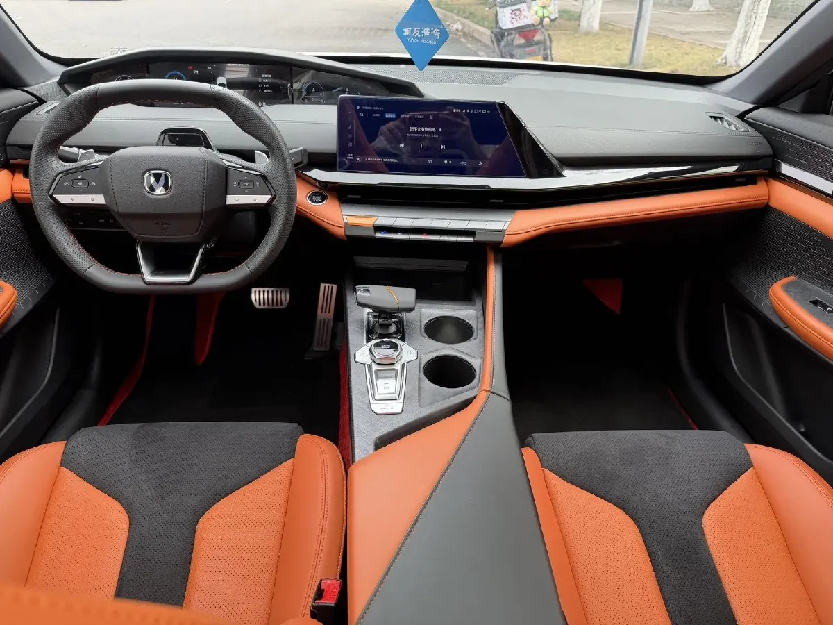 2023 ChangAn UNI-V 1.5T 188HP L4 7DCT,autocango,china used car exporter,china ev exporter,chinese used car exporter,chinese used ev exporter