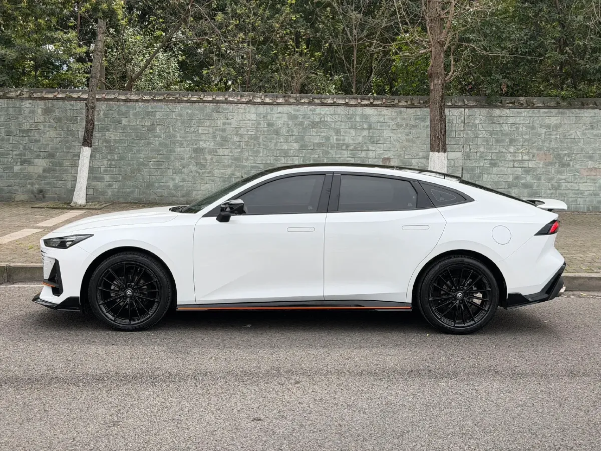 2023 ChangAn UNI-V 1.5T 188HP L4 7DCT,autocango,china used car exporter,china ev exporter,chinese used car exporter,chinese used ev exporter