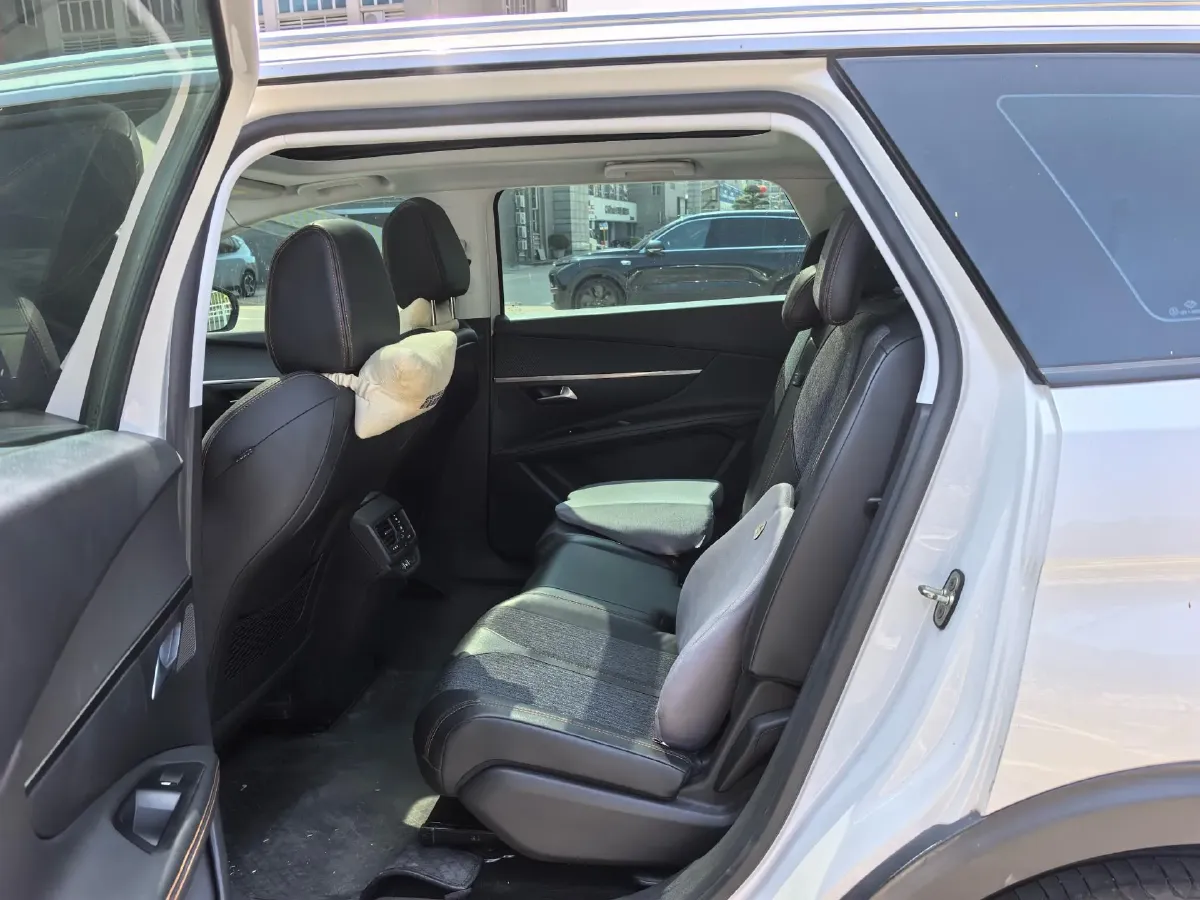 2019 Peugeot 5008 1.8T 204HP L4 6AT,autocango,china used car exporter,china ev exporter,chinese used car exporter,chinese used ev exporter