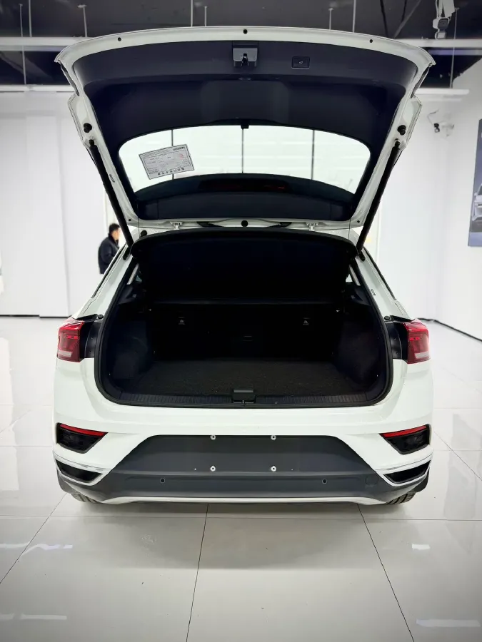2021 Volkswagen T-Roc 1.4T 150HP L4 7DCT,autocango,china used car exporter,china ev exporter,chinese used car exporter,chinese used ev exporter