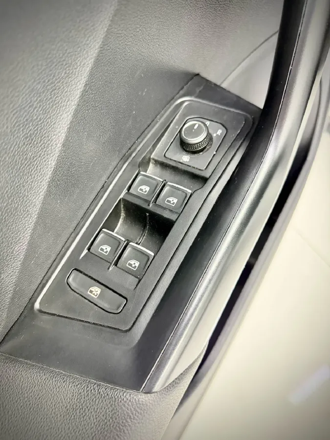 2021 Volkswagen T-Roc 1.4T 150HP L4 7DCT,autocango,china used car exporter,china ev exporter,chinese used car exporter,chinese used ev exporter