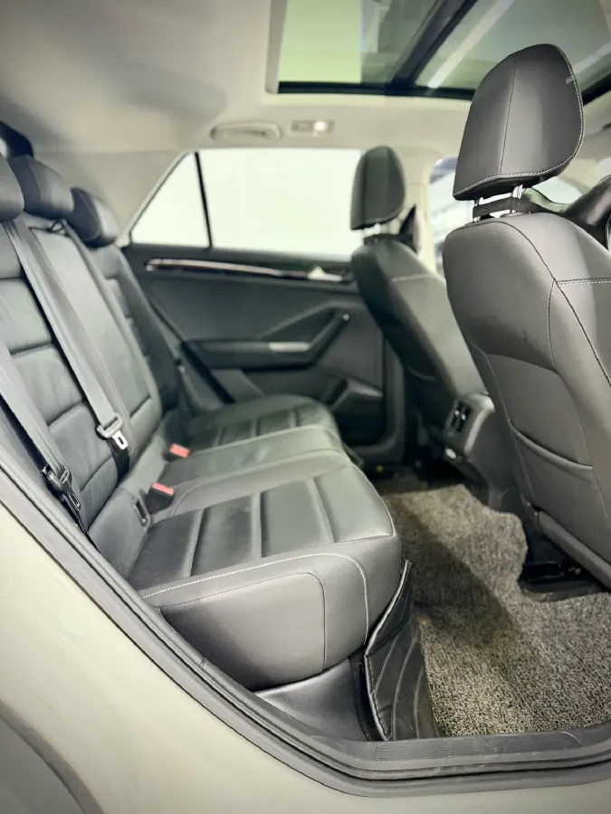 2021 Volkswagen T-Roc 1.4T 150HP L4 7DCT,autocango,china used car exporter,china ev exporter,chinese used car exporter,chinese used ev exporter