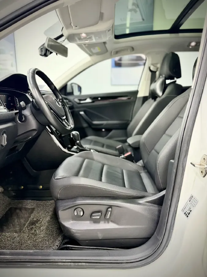 2021 Volkswagen T-Roc 1.4T 150HP L4 7DCT,autocango,china used car exporter,china ev exporter,chinese used car exporter,chinese used ev exporter