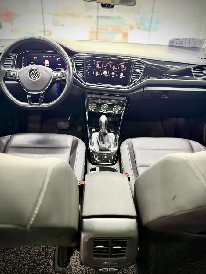 2021 Volkswagen T-Roc 1.4T 150HP L4 7DCT,autocango,china used car exporter,china ev exporter,chinese used car exporter,chinese used ev exporter