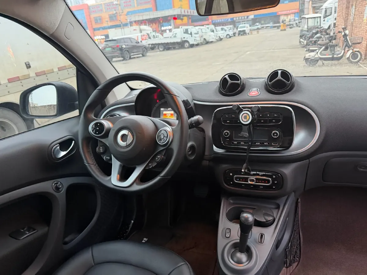 2019 Smart smart fortwo 0.9T 90HP L3 6DCT,autocango,china used car exporter,china ev exporter,chinese used car exporter,chinese used ev exporter