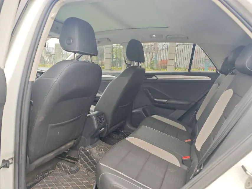 2019 Volkswagen T-Roc 1.4T 131HP L4 7DCT,autocango,china used car exporter,china ev exporter,chinese used car exporter,chinese used ev exporter