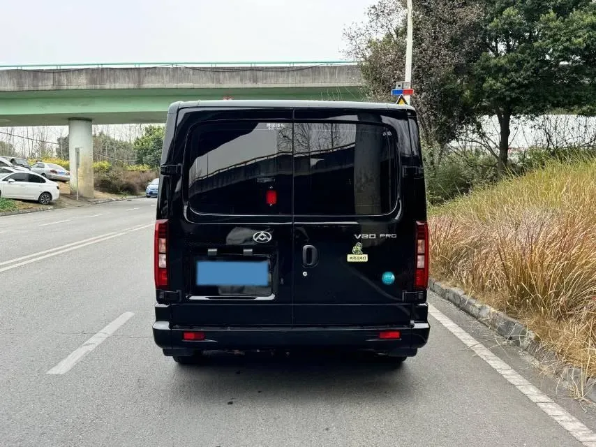 2023 MAXUS XinTu V80 2.0T 127HP L4 6MT,autocango,china used car exporter,china ev exporter,chinese used car exporter,chinese used ev exporter