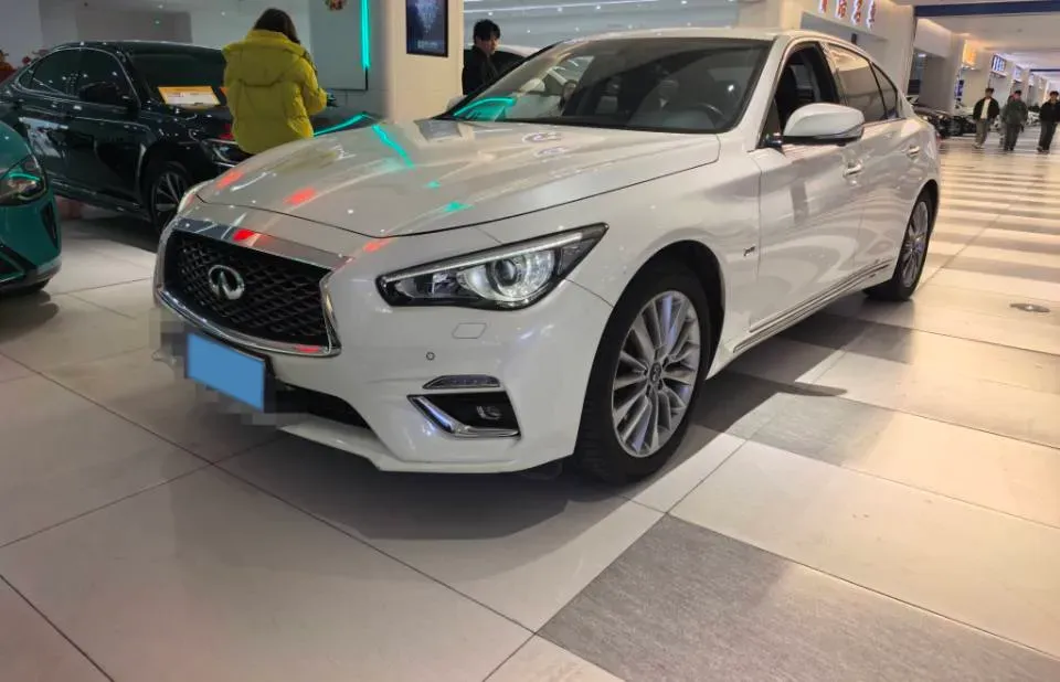 2018 Jeep Grand Commander 2.0T 265HP L4 9AT,autocango,china used car exporter,china ev exporter,chinese used car exporter,chinese used ev exporter