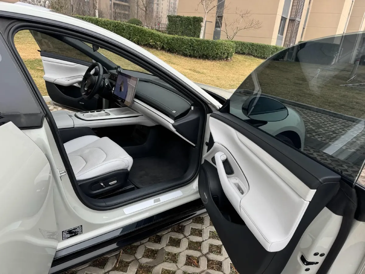 2024 MI SU7 BEV 73.6KWH,autocango,china used car exporter,china ev exporter,chinese used car exporter,chinese used ev exporter