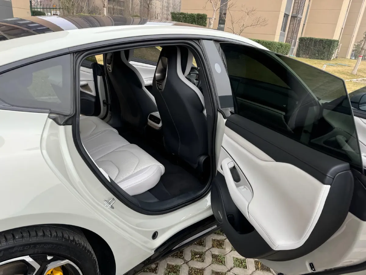 2024 MI SU7 BEV 73.6KWH,autocango,china used car exporter,china ev exporter,chinese used car exporter,chinese used ev exporter