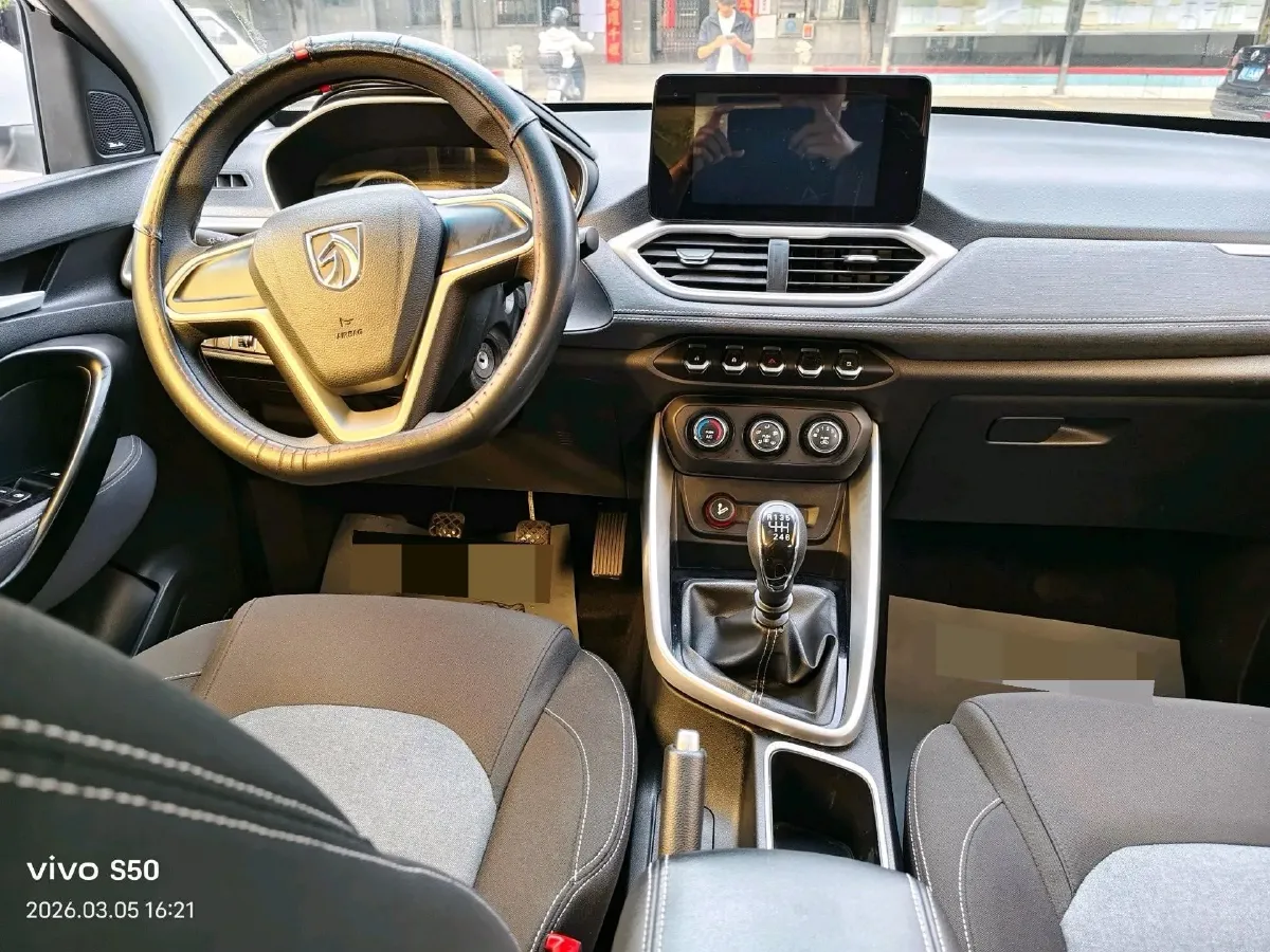 2018 BaoJun 530 1.5T 150HP L4 6MT,autocango,china used car exporter,china ev exporter,chinese used car exporter,chinese used ev exporter