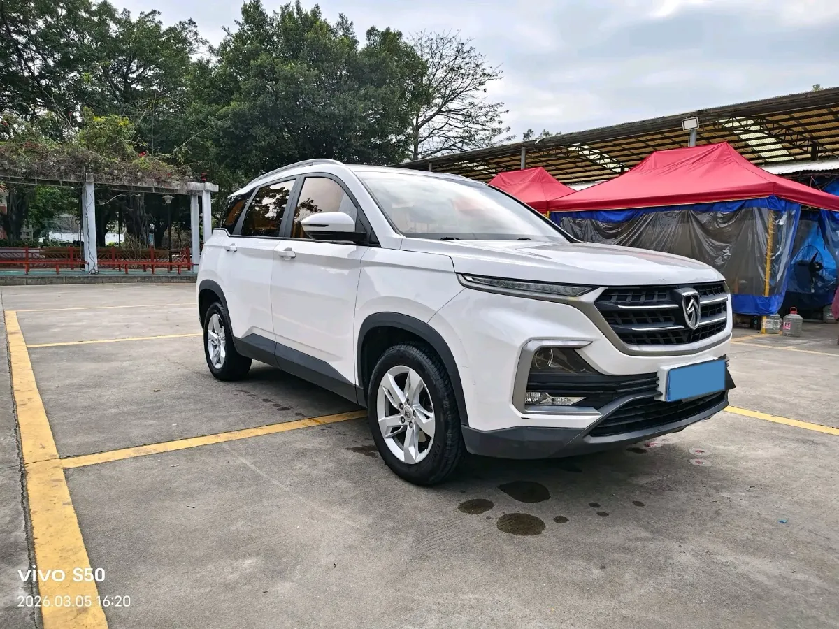 2018 BaoJun 530 1.5T 150HP L4 6MT,autocango,china used car exporter,china ev exporter,chinese used car exporter,chinese used ev exporter