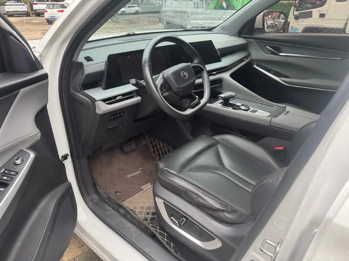 2022 ChangAn CS75 Plus 2.0T 233HP L4 8AT,autocango,china used car exporter,china ev exporter,chinese used car exporter,chinese used ev exporter