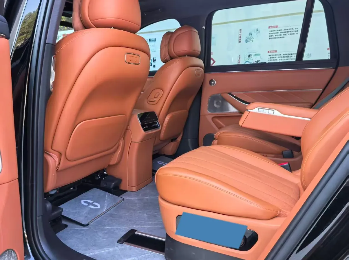 2025 AITO AITO M8 REEV 160HP REEV 53.4KWH,autocango,china used car exporter,china ev exporter,chinese used car exporter,chinese used ev exporter