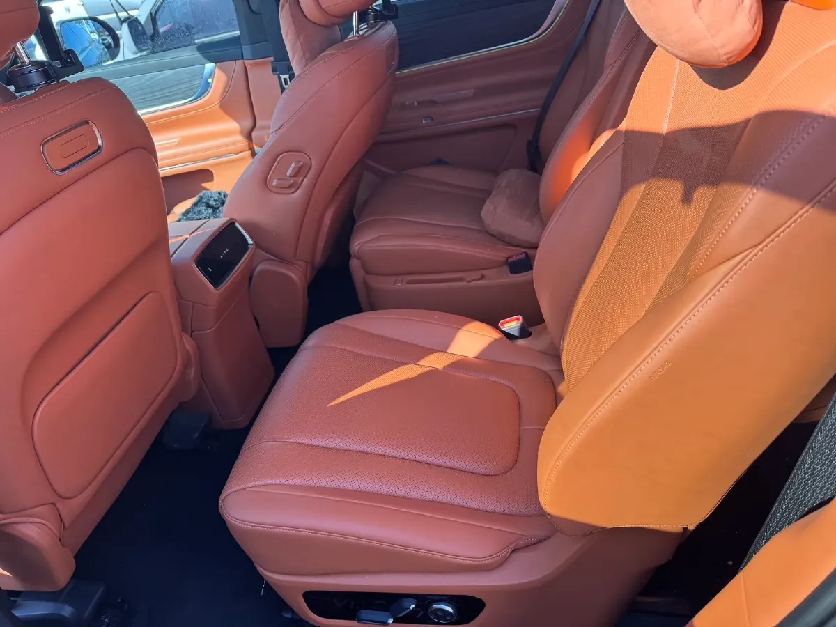 2024 AITO AITO M9 1.5T 152HP L4 REEV 42KWH,autocango,china used car exporter,china ev exporter,chinese used car exporter,chinese used ev exporter