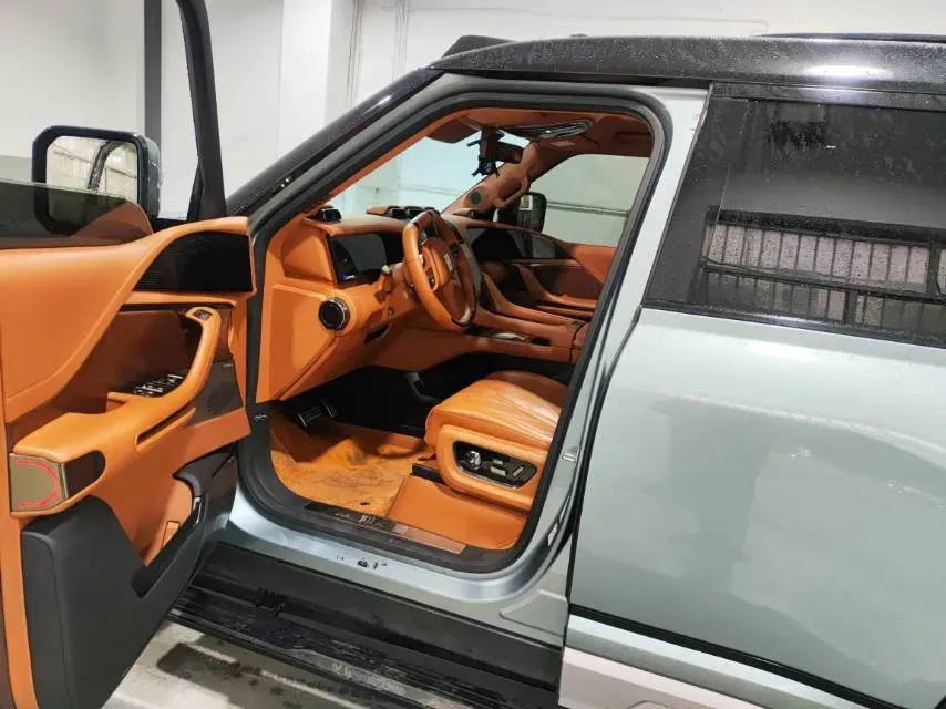 2023 YangWang U8 2.0T 272HP L4 REEV 49.05KWH,autocango,china used car exporter,china ev exporter,chinese used car exporter,chinese used ev exporter