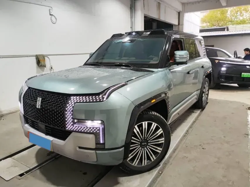 2023 YangWang U8 2.0T 272HP L4 REEV 49.05KWH,autocango,china used car exporter,china ev exporter,chinese used car exporter,chinese used ev exporter