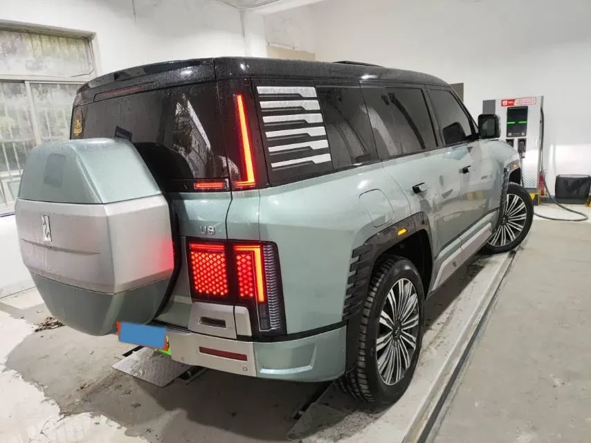 2023 YangWang U8 2.0T 272HP L4 REEV 49.05KWH,autocango,china used car exporter,china ev exporter,chinese used car exporter,chinese used ev exporter