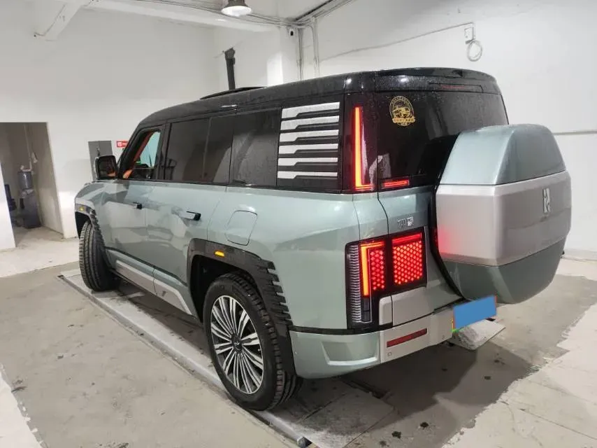 2023 YangWang U8 2.0T 272HP L4 REEV 49.05KWH,autocango,china used car exporter,china ev exporter,chinese used car exporter,chinese used ev exporter