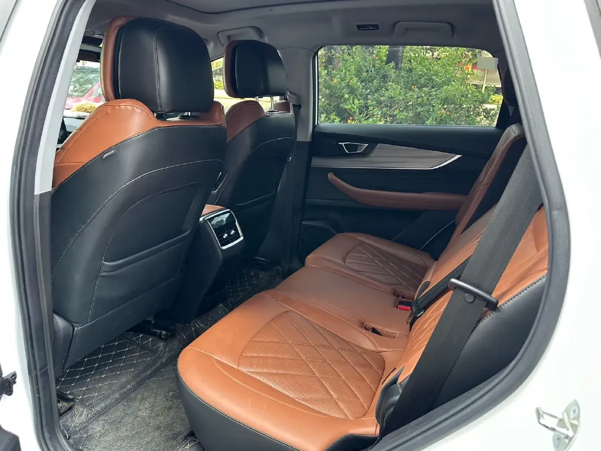 2022 Chery Tiggo 8 Plus 1.6T 197HP L4 7DCT,autocango,china used car exporter,china ev exporter,chinese used car exporter,chinese used ev exporter