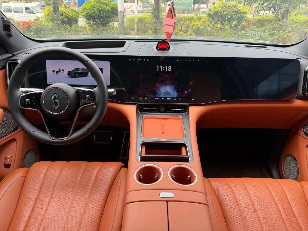 2025 AITO AITO M8 REEV 160HP REEV 53.4KWH,autocango,china used car exporter,china ev exporter,chinese used car exporter,chinese used ev exporter