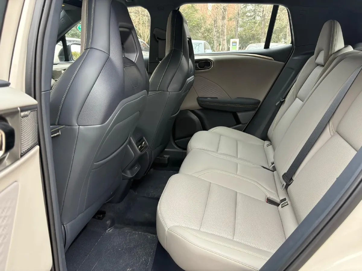 2026 LYNK&CO 06 1.5T 181HP L4 7DCT,autocango,china used car exporter,china ev exporter,chinese used car exporter,chinese used ev exporter