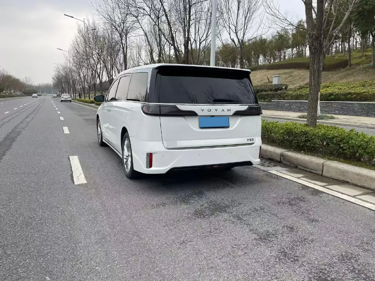 2024 Voyah Dream 1.5T 150HP L4 PHEV 43KWH,autocango,china used car exporter,china ev exporter,chinese used car exporter,chinese used ev exporter