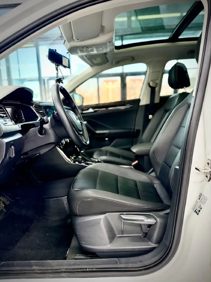 2021 Volkswagen T-Roc 1.4T 150HP L4 7DCT,autocango,china used car exporter,china ev exporter,chinese used car exporter,chinese used ev exporter