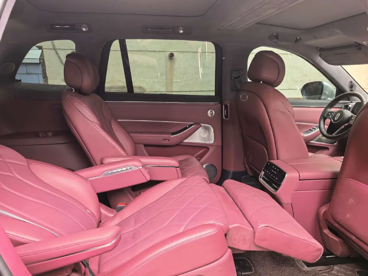 2025 AITO AITO M8 REEV 160HP REEV 53.4KWH,autocango,china used car exporter,china ev exporter,chinese used car exporter,chinese used ev exporter