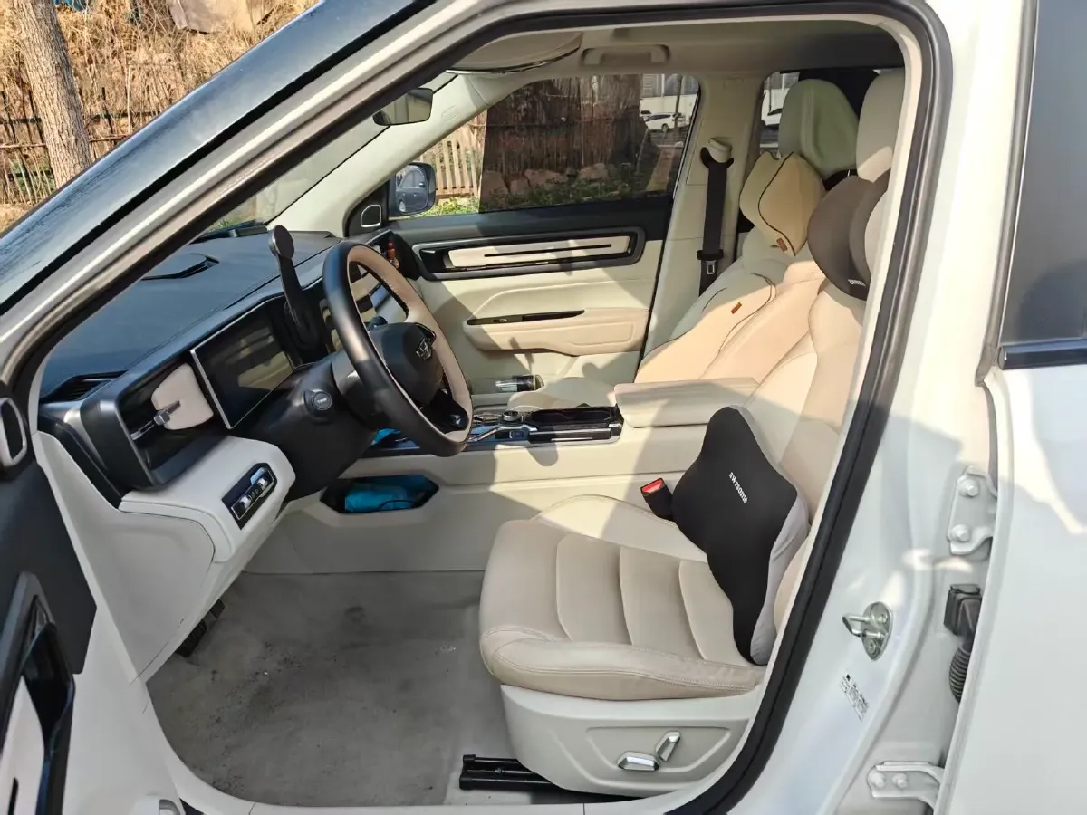 2023 Geely ICON 1.5T 181HP L4 7DCT,autocango,china used car exporter,china ev exporter,chinese used car exporter,chinese used ev exporter