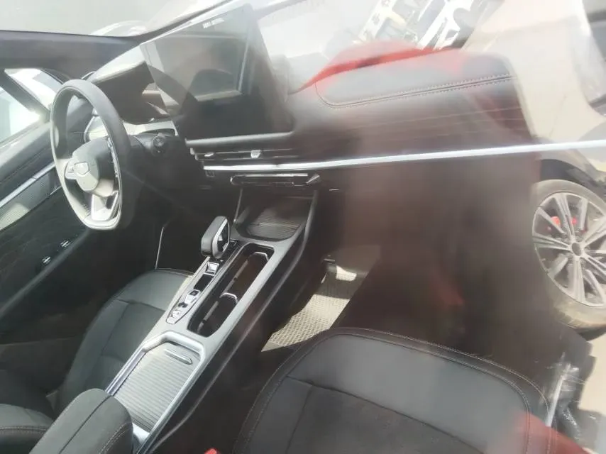 2025 Geely Okavango L 2.0T 218HP L4 7DCT,autocango,china used car exporter,china ev exporter,chinese used car exporter,chinese used ev exporter