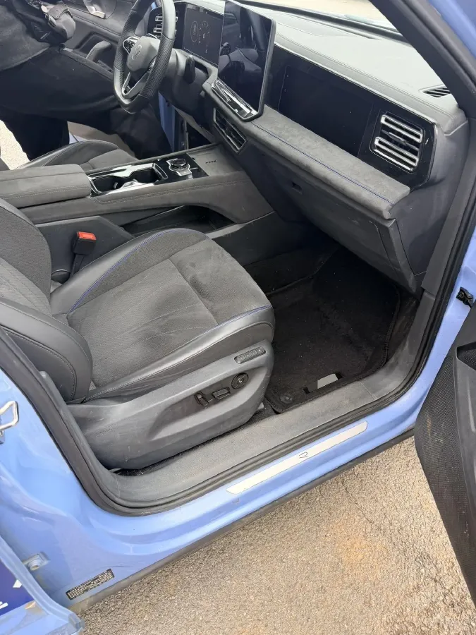 2024 Volkswagen Tiguan L 2.0T 220HP L4 7DCT,autocango,china used car exporter,china ev exporter,chinese used car exporter,chinese used ev exporter