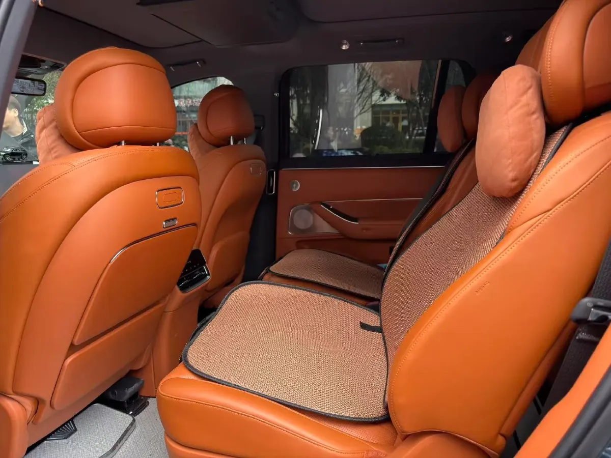 2025 AITO AITO M8 REEV 160HP REEV 53.4KWH,autocango,china used car exporter,china ev exporter,chinese used car exporter,chinese used ev exporter